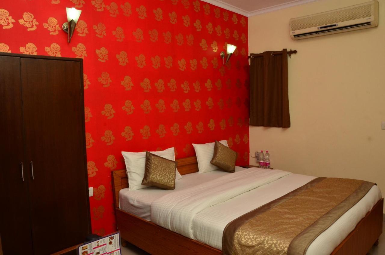 Hotel O Mahipalpur Inn Нью-Дели Экстерьер фото